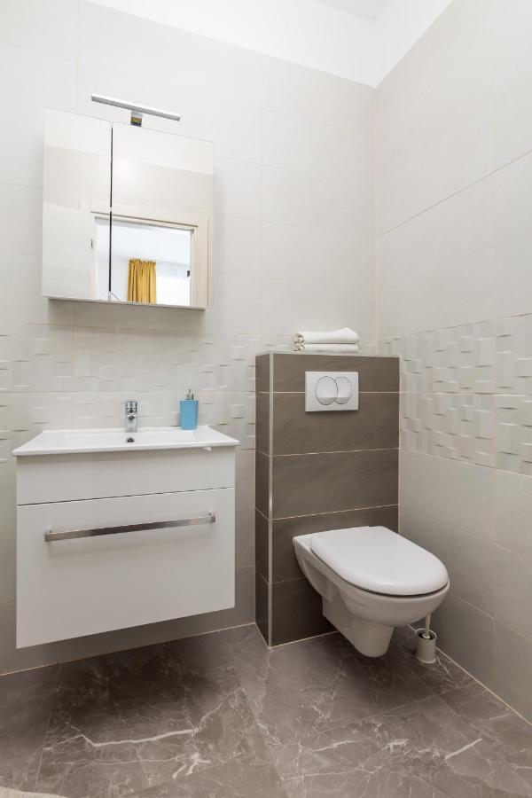 Studio Apartments Fran'S Rijeka Eksteriør billede